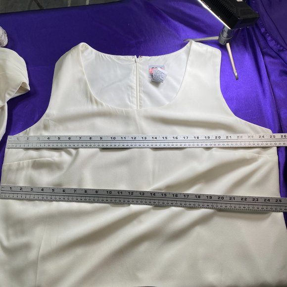 📌 Off-white Dress and Coat with beaded Trim - Picture 7 of 16